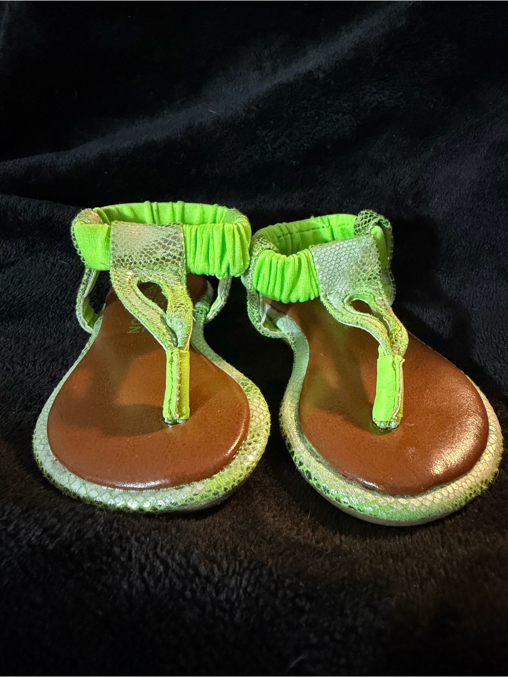 Kenneth Cole Girls Neon Lime Elastic-Back Thong Sandals size 5 EUC